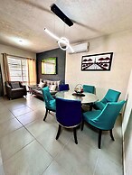 Private Jacuzzi and Pool 2 Level House