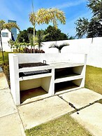 Private Jacuzzi and Pool 2 Level House