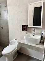 Private Jacuzzi and Pool 2 Level House