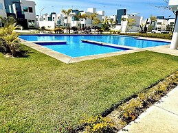 Private Jacuzzi and Pool 2 Level House