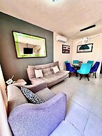 Private Jacuzzi and Pool 2 Level House