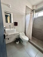 Private Jacuzzi and Pool 2 Level House
