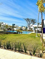 Private Jacuzzi and Pool 2 Level House