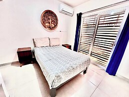 Private Jacuzzi and Pool 2 Level House