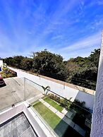 Private Jacuzzi and Pool 2 Level House