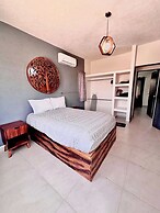 Private Jacuzzi and Pool 2 Level House