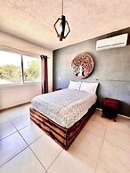 Private Jacuzzi and Pool 2 Level House