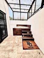 Private Jacuzzi and Pool 2 Level House