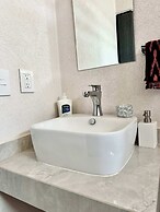Private Jacuzzi and Pool 2 Level House