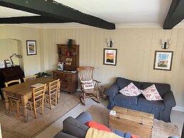 Cosy Cottage Over Malmesbury Abbey