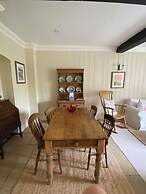 Cosy Cottage Over Malmesbury Abbey