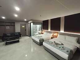 Skyport Hotel