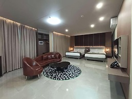 Skyport Hotel