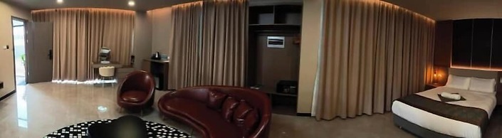 Skyport Hotel