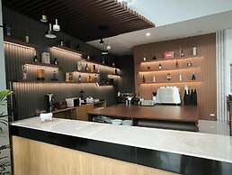 Skyport Hotel