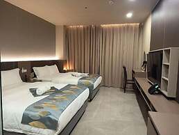 Skyport Hotel