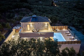 J K Villa With Private Pool
