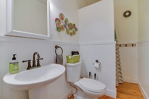 Lake Access + Views: Family Getaway in Conway!
