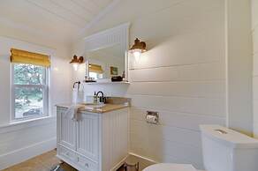 Lake Access + Views: Family Getaway in Conway!