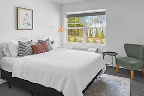 Daniella's Suites