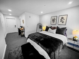 Daniella's Suites