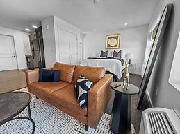 Daniella's Suites