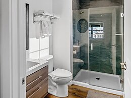 Daniella's Suites