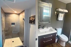 Daniella's Suites