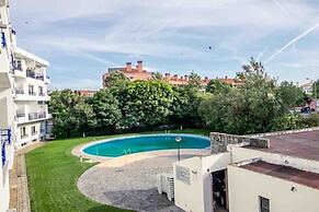 Bright Flat by Carcavelos Beach With Fast Wi-fi
