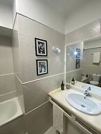 Bright Flat by Carcavelos Beach With Fast Wi-fi