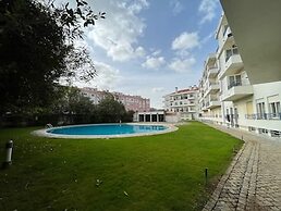 Bright Flat by Carcavelos Beach With Fast Wi-fi