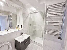 1 Bed Flat - Sleeps 2 - Parking - Wifi