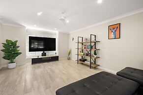 Spacious Family Home Wifi and Salt Pool