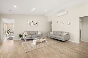 Spacious Family Home Wifi and Salt Pool
