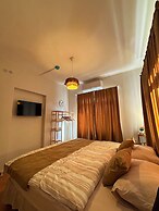 Rose Lia Otel