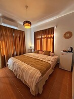 Rose Lia Otel