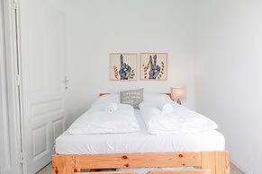 Spacious 2BR Apt Ideal for Longstays