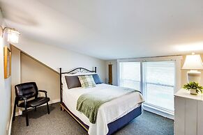 1 Mi to K-state Campus: Central Manhattan Home
