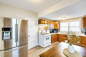 1 Mi to K-state Campus: Central Manhattan Home
