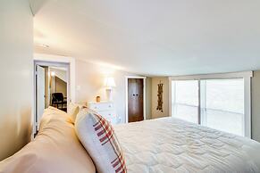 1 Mi to K-state Campus: Central Manhattan Home
