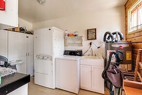 Private Hot Tub & Fire Pit: Pine Cabin Near Hiking