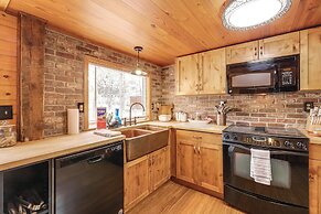 Private Hot Tub & Fire Pit: Pine Cabin Near Hiking