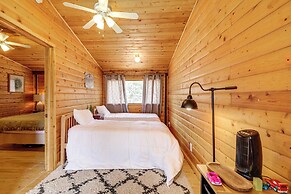 Private Hot Tub & Fire Pit: Pine Cabin Near Hiking