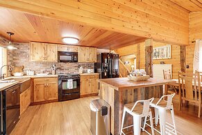 Private Hot Tub & Fire Pit: Pine Cabin Near Hiking