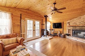 Private Hot Tub & Fire Pit: Pine Cabin Near Hiking