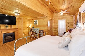Private Hot Tub & Fire Pit: Pine Cabin Near Hiking