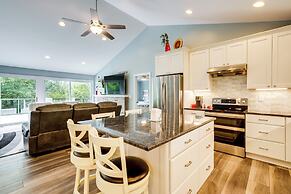 4 Mi to Dtwn: Ohio River Valley Home w/ Deck!