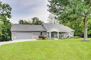 4 Mi to Dtwn: Ohio River Valley Home w/ Deck!