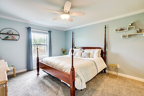 4 Mi to Dtwn: Ohio River Valley Home w/ Deck!