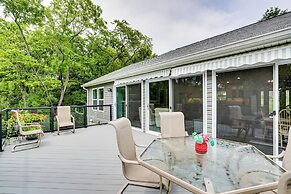 4 Mi to Dtwn: Ohio River Valley Home w/ Deck!